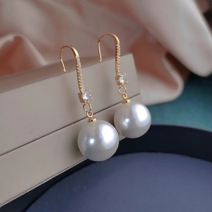 白色珍珠锆石耳钩2022年新款潮气质轻奢高级感耳环法式复古耳饰