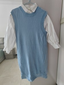 HM正品线下购买，白色衬衫裙+浅蓝色针织背心裙两件套，不拆开
