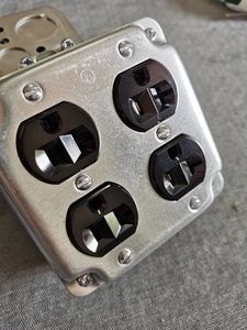 美标铁盒插座，镀锌铁盒屏蔽插排，铁盒插座，美国UL认证。