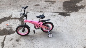 兰Q品牌儿童自行车，14寸，后碟刹，有辅助轮，全车铝合金材质
