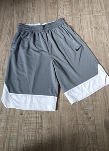 Nike 耐克灰白色男子训练篮球短裤 L码 95元