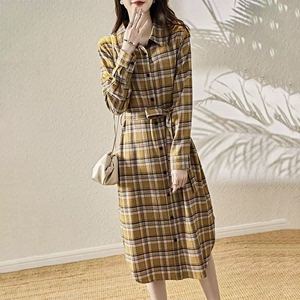 优衣库，秋季法式格子长袖连衣裙复古显瘦中长款单排扣衬衫裙女。