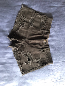 Moussy 牛仔短裤，专柜正品，灰黑破洞，非常时尚洋气的颜