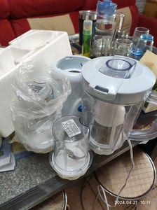 宝贝辅食机，使用过，有一个榨汁杯和两个研磨杯，保护的很好