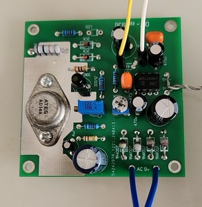 音频信号寻迹器电路板，采用高阻抗输入的集成电路，对待测设备影