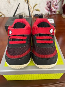 江博士21码运动鞋，比四季鞋稍厚一些，购于郑州正弘城或海尚专