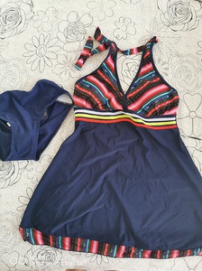 女士温泉泳池大概海泳衣全新，尺码xxxl，两件套。全新，商标