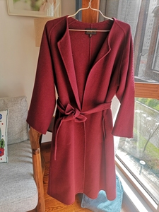 卓雅呢大衣，长款，酱红色，九成新。商场购买