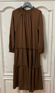 阿玛施焦糖色连衣裙，与图不是同款，类似无䄂夏款，3码。