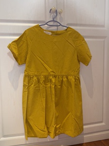 姜黄色短袖圆领可爱风连衣裙 质量很好 内里做的也非常优秀
