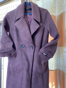 闲置女士毛呢大衣，豆沙紫，110斤以内好穿，挺厚实的，衣长8