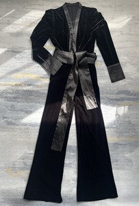 黑色丝绒连体裤女时尚气质v领修身显瘦高腰微喇长裤