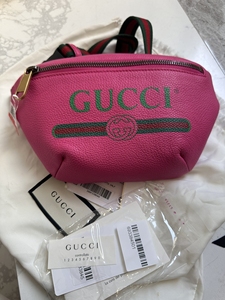 Gucci 玫红色粉色经典字母logo小号牛皮胸包腰包斜挎包