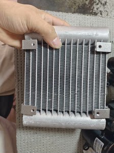 平行流微通道冷凝器。用于微型压缩机散热使用。