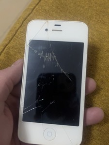 iPhone4，外屏玻璃碎了，古董，有情怀的拍