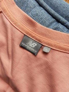 纽百伦七分袖卫衣T恤，几乎全新，粉色，干净完好，宽松版，袖子