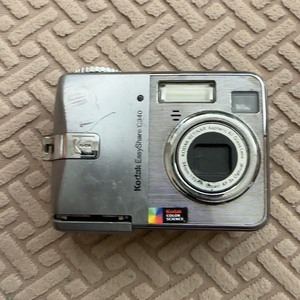 柯达c340数码相机cc的，成色见图，上电池无反应，仅配件机
