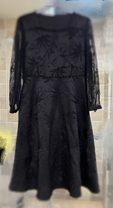 全新黑色方领蕾丝8分袖连衣裙大裙摆，江浙沪包邮。