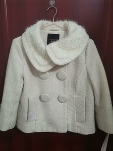 茵佳妮毛呢外套，挺厚的，十年前400多买的，基本没年穿了一两