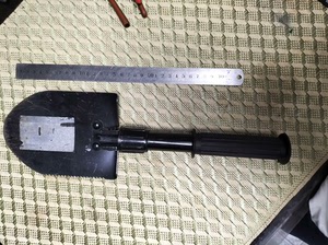 日本二手工具回流工具很老的一款小铁锹兵工铲差不多两个厚挺新的