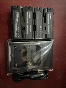 全新套装两电一充FM500H电池适用索尼a350 A550