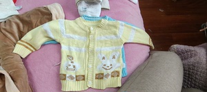新生儿宝宝沙线衣，尺寸在图片里，很新，便宜出了，另一个图片里