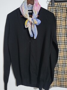 日本版优衣库百分百羊毛黑色v领开衫 胸围90到92左右 长度