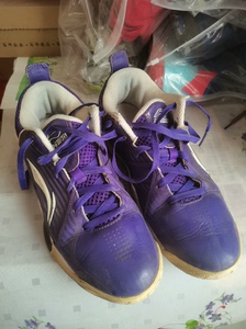 李宁赞助版篮球鞋，追猎者，45码，鞋标磨损看不清了，整体成色