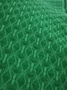 3.2x1.45绿色压花提花面料。正面的线是棉的，颜色很大气