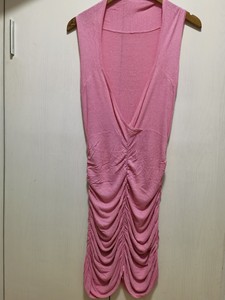 外贸工厂女士针织连衣裙m码，水粉色。薄款下身褶皱修身包臀连衣