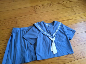 小溪水jk制服水手服夏服一套L码蓝灰色的，拍的颜色不对，光线