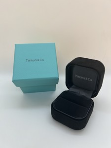 Tiffany蒂芙尼绒布戒指盒 T家钻戒盒子 黑色铁盒首饰包