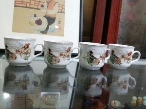 1977年邯郸陶瓷一厂三打白骨精瓷器，小茶杯，小酒杯。