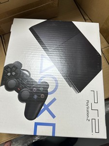 到了一批索尼PS2全新未拆封游戏机，在香港仓库里呆了好多年了