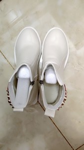 全新的纯皮白色漆皮二棉鞋