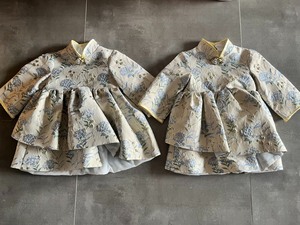 宝宝中式礼服90码，同款有两件，双胞胎女童可收，参加婚礼穿一