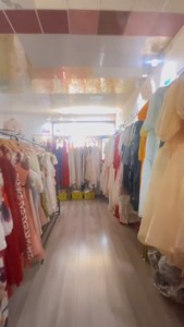 各种各样的旅拍衣服，有350套，20一件打包，大理古城附近