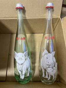 农夫山泉2019猪年纪念瓶，绿+透两支装
