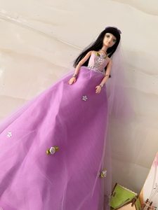 ️一批婚纱芭比娃娃，紫色，白色和粉色，便宜出