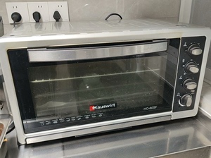 海氏 60 升大烤箱，用得不多，成色一般。