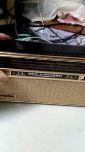 上海无线电二厂红灯2J8一1八晶体管三波段收音机，灵敏度高，