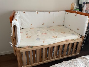 贝丽可婴儿床 可以与大床拼接