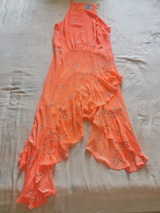 CECE家的温柔粉橘色雪纺连衣裙，不对称设置，为了去海边度假
