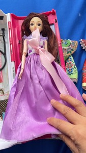 【礼遇价】芭比娃娃梦幻衣橱手提礼包娃娃套装女孩公主玩具生日礼