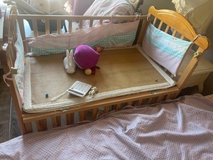 笑巴喜实木婴儿床，无味，孩子大了用不上了，长1.15米，宽7