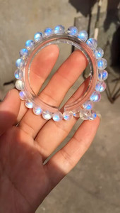 7.3mm印度近白水体蓝彩月光石手链，颗颗都有光，晶体通透，