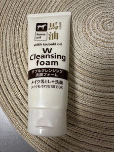 正品台湾屈臣氏买的，日本进口熊野油脂马油温和保湿卸妆洗面奶，