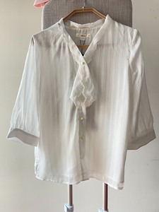 Roem购入，白色短款衬衣，蕾丝边修饰，非常百搭温柔