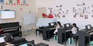 于斯微琴房/钢琴一拖四智能钢琴教室  于斯微琴房智能钢琴教室