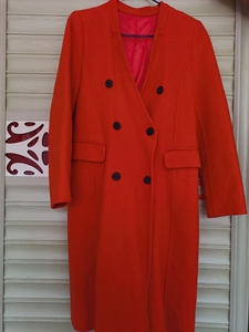 女士大衣……橙红色……165码，中长款，只穿过几次，闲置啦！